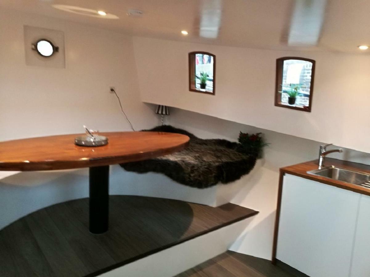 Houseboat Rose Apartment อัมสเตอร์ดัม ภายนอก รูปภาพ