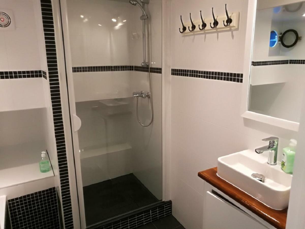 Houseboat Rose Apartment อัมสเตอร์ดัม ภายนอก รูปภาพ